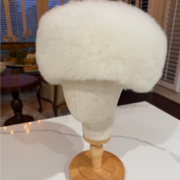 White Alpaca Wool Cossack Hat - NWOT - Picture 2 of 4